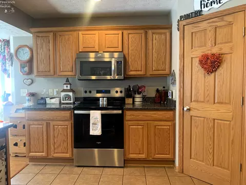 Kitchen - 18 Old Orchard Loop, Norwalk, OH 44857 photo 2 of 4