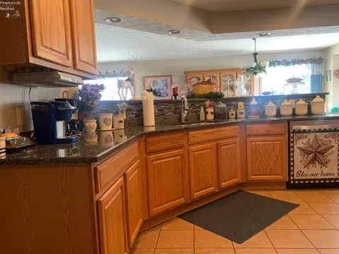 Kitchen - 18 Old Orchard Loop, Norwalk, OH 44857 photo 3 of 4