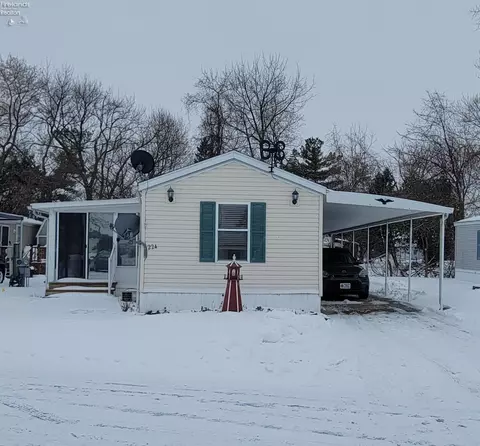 224 Driftwood Dr, Port Clinton, OH 43452