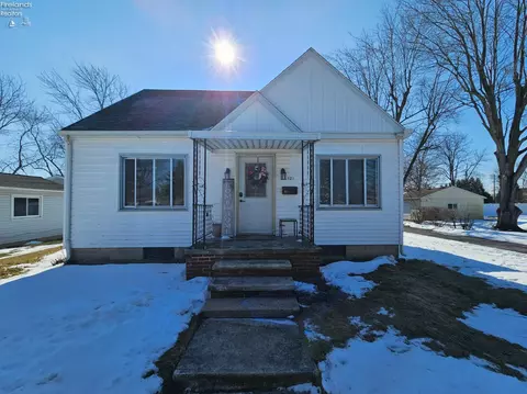121 Bank St, Oak Harbor, OH 43449