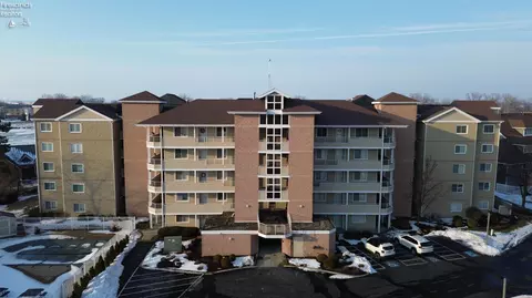 57 Marina Pt, Sandusky, OH 44870