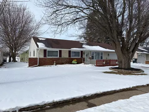 2811 Peterson Ln, Sandusky, OH 44870
