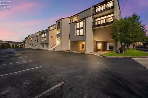 1801 E Perry St #28, Port Clinton, OH 43452