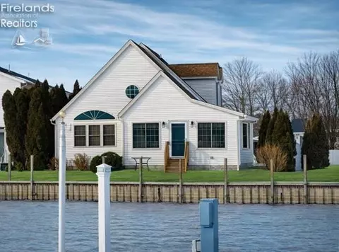 1551 N Anchor Ave, Port Clinton, OH 43452