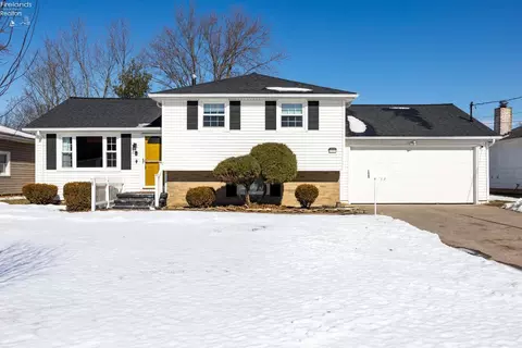 757 W Martin Ave, Amherst, OH 44001