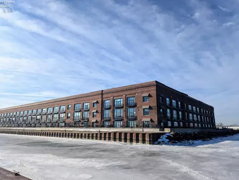 401 W Shoreline Dr #136, Sandusky, OH 44870