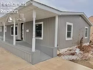 Exterior - 155 Nelson St, Clyde, OH 43410 photo 3 of 6