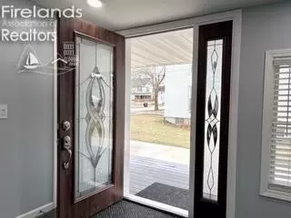 Entry Way - 155 Nelson St, Clyde, OH 43410 photo 1 of 2