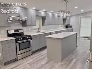Kitchen - 155 Nelson St, Clyde, OH 43410 photo 6 of 6