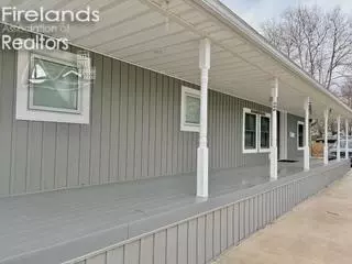 Exterior - 155 Nelson St, Clyde, OH 43410 photo 5 of 6