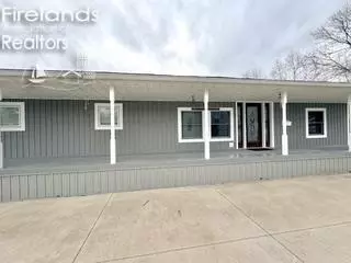 Exterior - 155 Nelson St, Clyde, OH 43410 photo 6 of 6