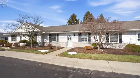 721 Creekside Dr, Huron, OH 44839 photo 2