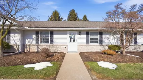 721 Creekside Dr, Huron, OH 44839