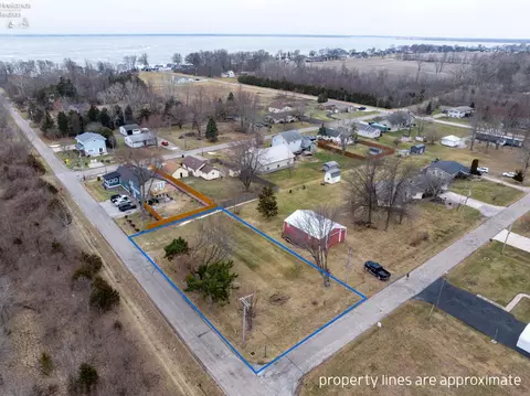 1286 Emerald Ave, Port Clinton, OH 43452