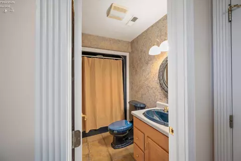 Bath - 3512 Scheid Rd, Huron, OH 44839 photo 7 of 8