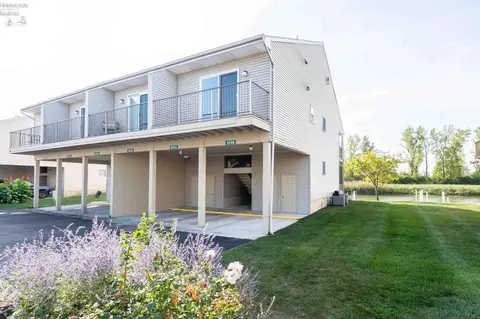 8908 W Canada Goose Ct, Oak Harbor, OH 43449