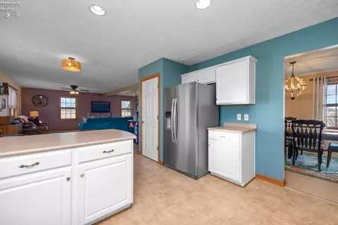 4273 Old State Rd, Willard, OH 44890 photo 9
