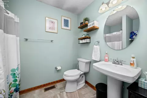4273 Old State Rd, Willard, OH 44890 photo 19