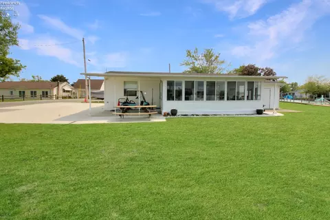 1660 N Compass Ave, Port Clinton, OH 43452