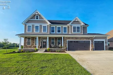 2112 Pinehurst Trl, Fremont, OH 43420