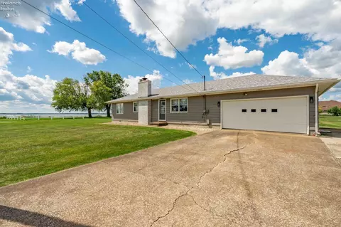 1982 Fulton St, Port Clinton, OH 43452
