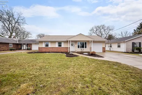 619 Alice St, Port Clinton, OH 43452