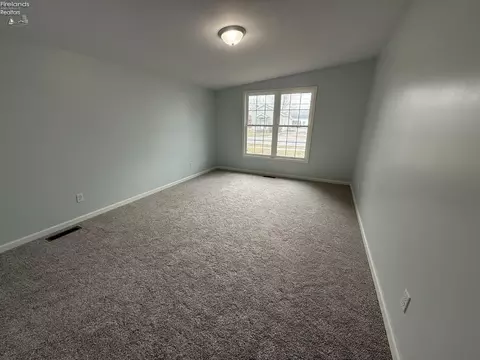 Bedroom - 33 E League St, Norwalk, OH 44857 photo 3 of 5