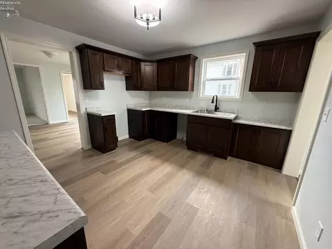 Kitchen - 33 E League St, Norwalk, OH 44857 photo 2 of 2