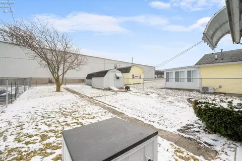 Exterior - 385 Hidden Beach Rd, Marblehead, OH 43440 photo 5 of 8