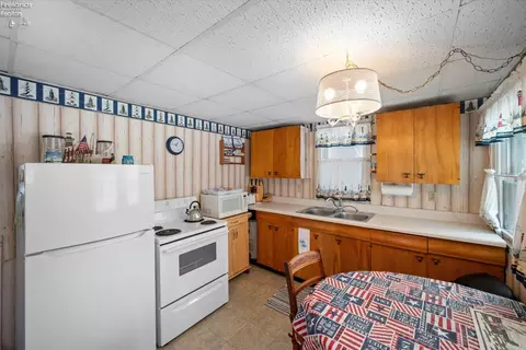 Kitchen - 385 Hidden Beach Rd, Marblehead, OH 43440 photo 2 of 3