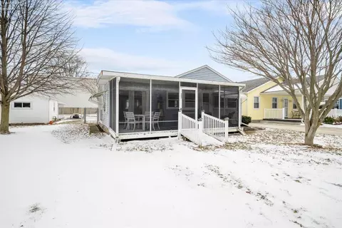 Exterior - 385 Hidden Beach Rd, Marblehead, OH 43440 photo 2 of 8