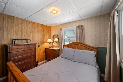 Bedroom - 385 Hidden Beach Rd, Marblehead, OH 43440 photo 2 of 2