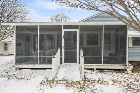 385 Hidden Beach Rd, Marblehead, OH 43440