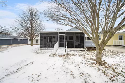 Exterior - 385 Hidden Beach Rd, Marblehead, OH 43440 photo 3 of 8