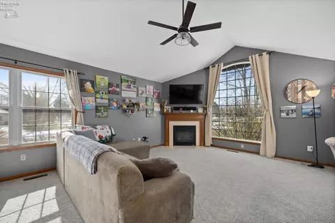 Living - 34 Cherdon Cir, Wakeman, OH 44889 photo 3 of 5