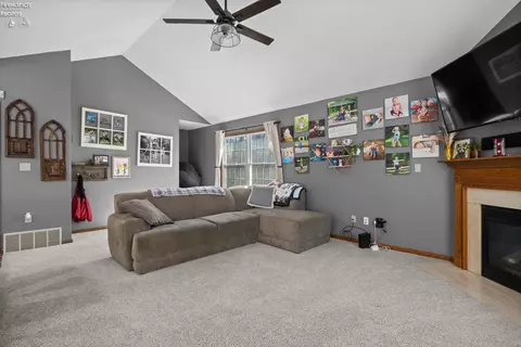 Living - 34 Cherdon Cir, Wakeman, OH 44889 photo 4 of 5