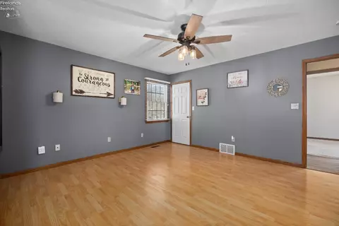 Living - 34 Cherdon Cir, Wakeman, OH 44889 photo 5 of 5