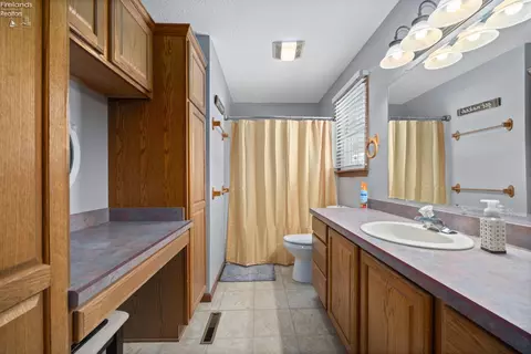 Bath - 34 Cherdon Cir, Wakeman, OH 44889 photo 1 of 2