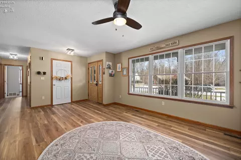 Living - 34 Cherdon Cir, Wakeman, OH 44889 photo 2 of 5