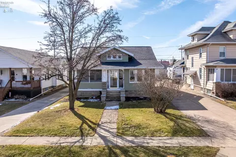 322 E 6th St, Port Clinton, OH 43452
