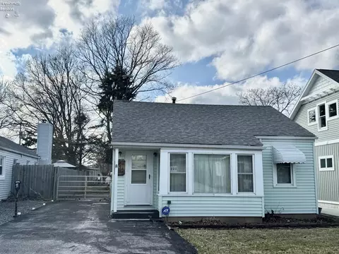 322 N Sackett Rd, Marblehead, OH 43440