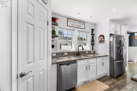 Kitchen - 101 Nathan Dr, Clyde, OH 43410 photo 2 of 3