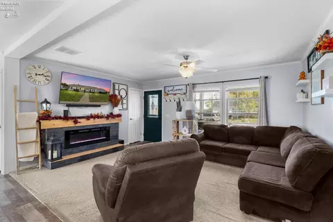 Living - 101 Nathan Dr, Clyde, OH 43410 photo 2 of 3