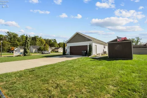 Exterior - 101 Nathan Dr, Clyde, OH 43410 photo 3 of 6