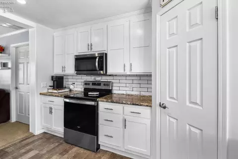 Kitchen - 101 Nathan Dr, Clyde, OH 43410 photo 3 of 3