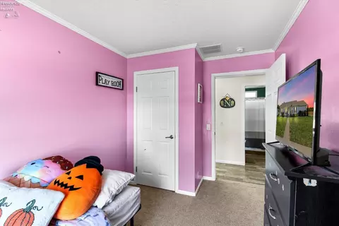Bedroom - 101 Nathan Dr, Clyde, OH 43410 photo 4 of 7