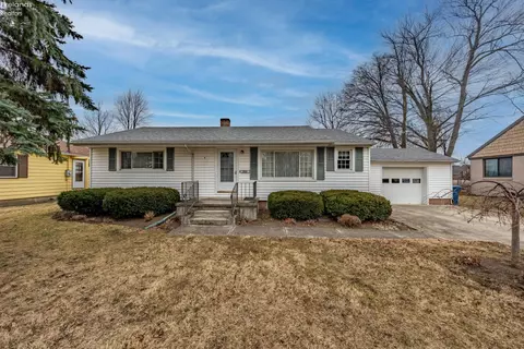 306 E Main St, Oak Harbor, OH 43449