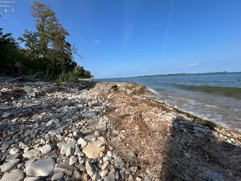 23 N Shr, Middle Bass Island, OH 43446