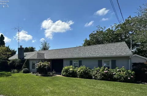Exterior - 5784 E Carl St, Marblehead, OH 43440 photo 6 of 6