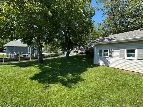 Exterior - 5784 E Carl St, Marblehead, OH 43440 photo 3 of 6